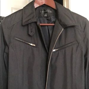 Gallery. Black jacket. Size S.
